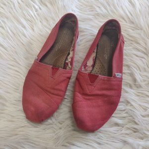 Toms Classic Canvas Slip Ons in Red
